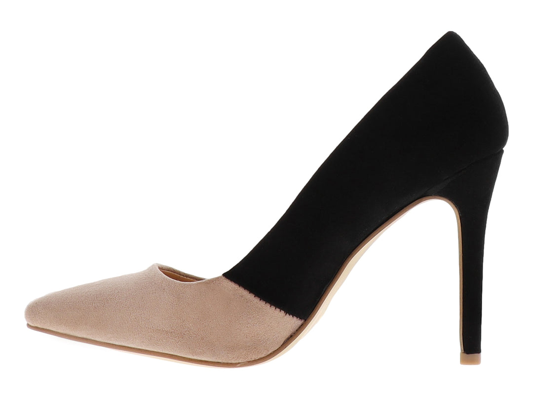 Zapato de tacón alto bicolor en colores negro y maquillaje con acabado mate y punta cerrada.