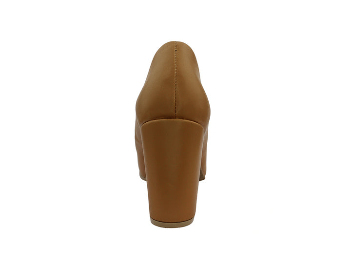 Zapato de tacón grueso color avellana con punta redondeada y acabado mate para mujer.
