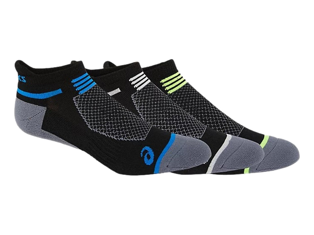Pack de tres pares de calcetines deportivos ASICS en color negro con detalles en gris, azul y amarillo neón.