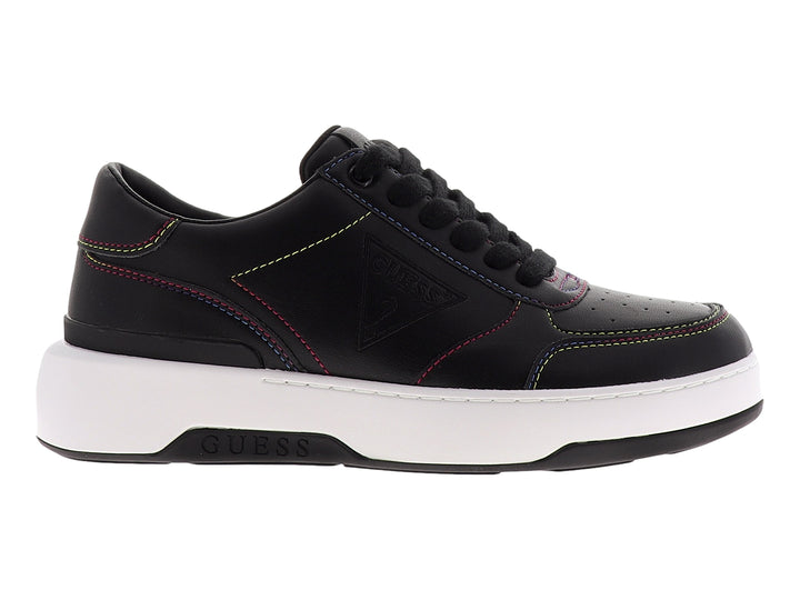 Tenis Guess negros con suela blanca y detalles de costuras decorativas en colores.