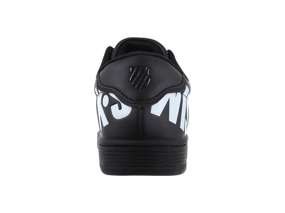 Tenis K-Swiss Court Pro II en color negro con logotipo blanco en el talón y suela negra.