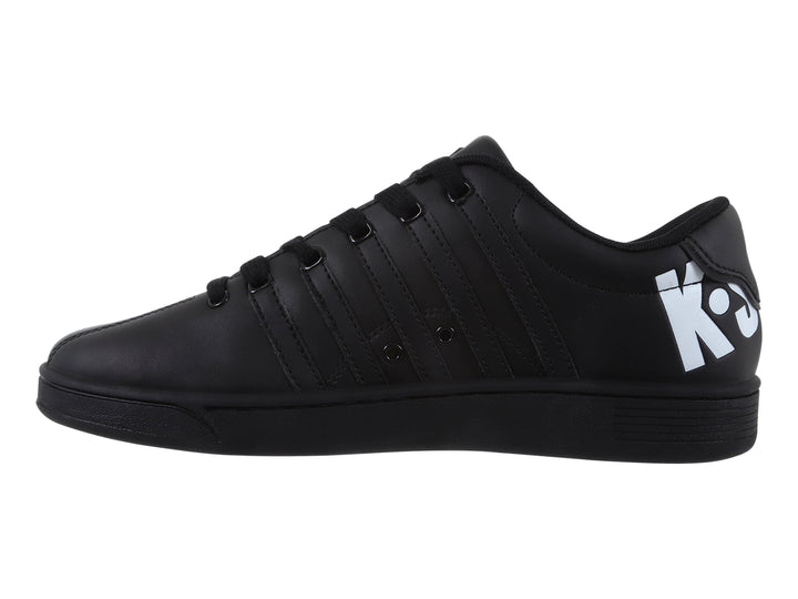 Tenis K-Swiss Court Pro II en color negro con logotipo blanco en el talón y suela negra.