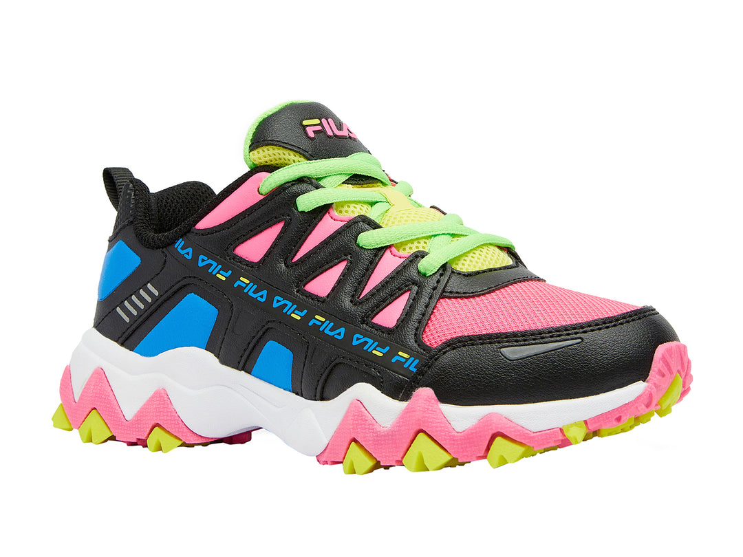 Tenis deportivos FILA en colores negro, azul, rosa y blanco con detalles en verde lima.
