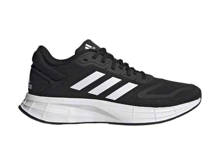 Tenis Adidas Duramo 10 en color negro con franjas y suela blancas, vista lateral.