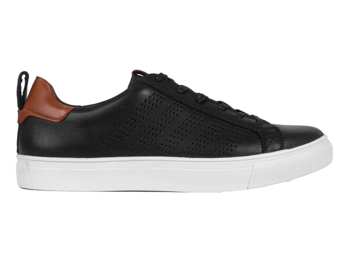 Tenis casuales color negro con suela blanca y detalle en café en el talón.