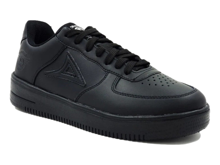 Tenis deportivos Pirma Brasil color negro total con suela ancha y detalles perforados en la punta.