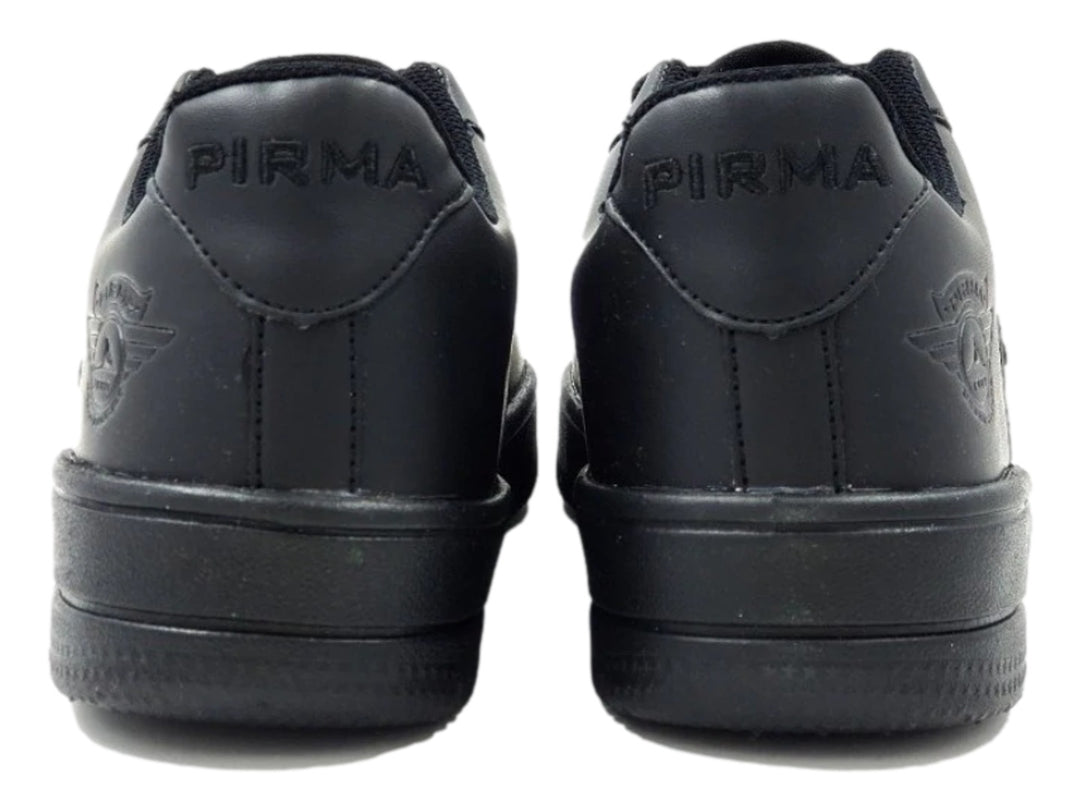 Tenis deportivos Pirma Brasil color negro total con suela ancha y detalles perforados en la punta.