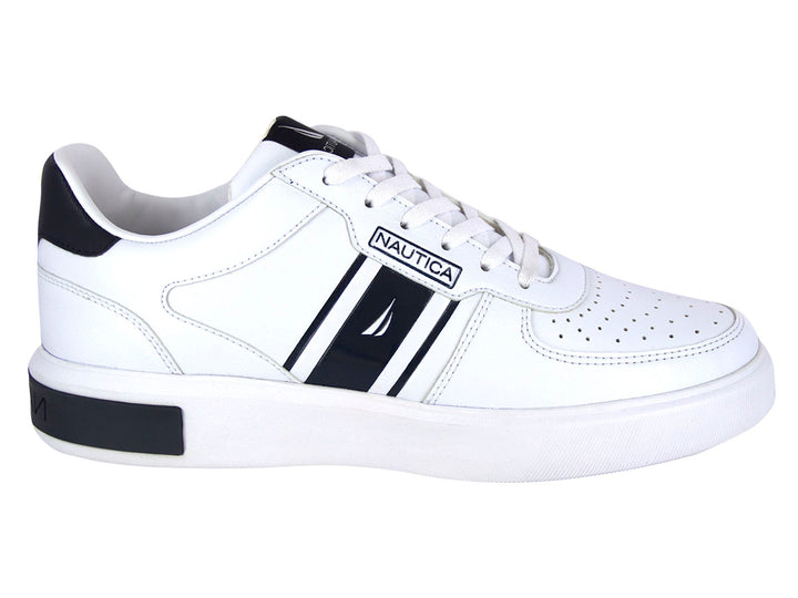 Tenis blancos Nautica con franja y talón en color azul marino y suela blanca.