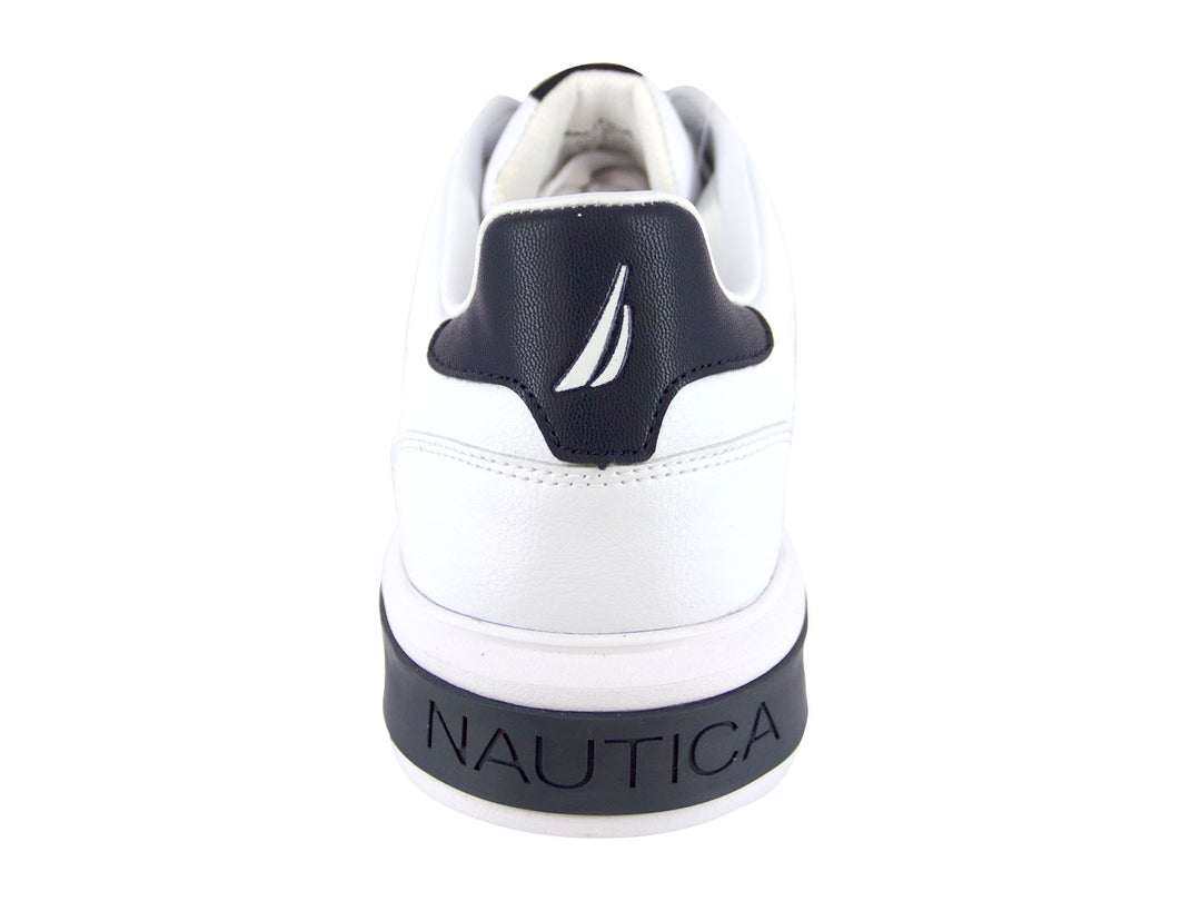 Tenis blancos Nautica con franja y talón en color azul marino y suela blanca.