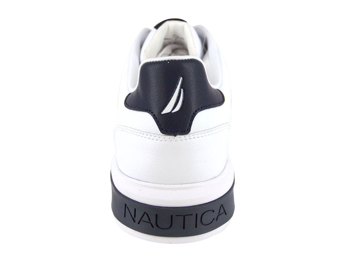 Tenis blancos Nautica con franja y talón en color azul marino y suela blanca.