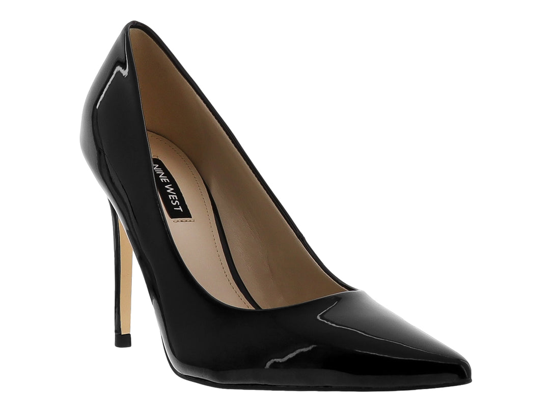 Zapatilla de tacón alto color negro brillante marca Nine West para mujer.
