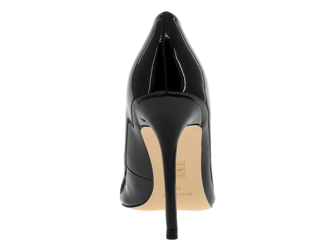 Zapatilla de tacón alto color negro brillante marca Nine West para mujer.