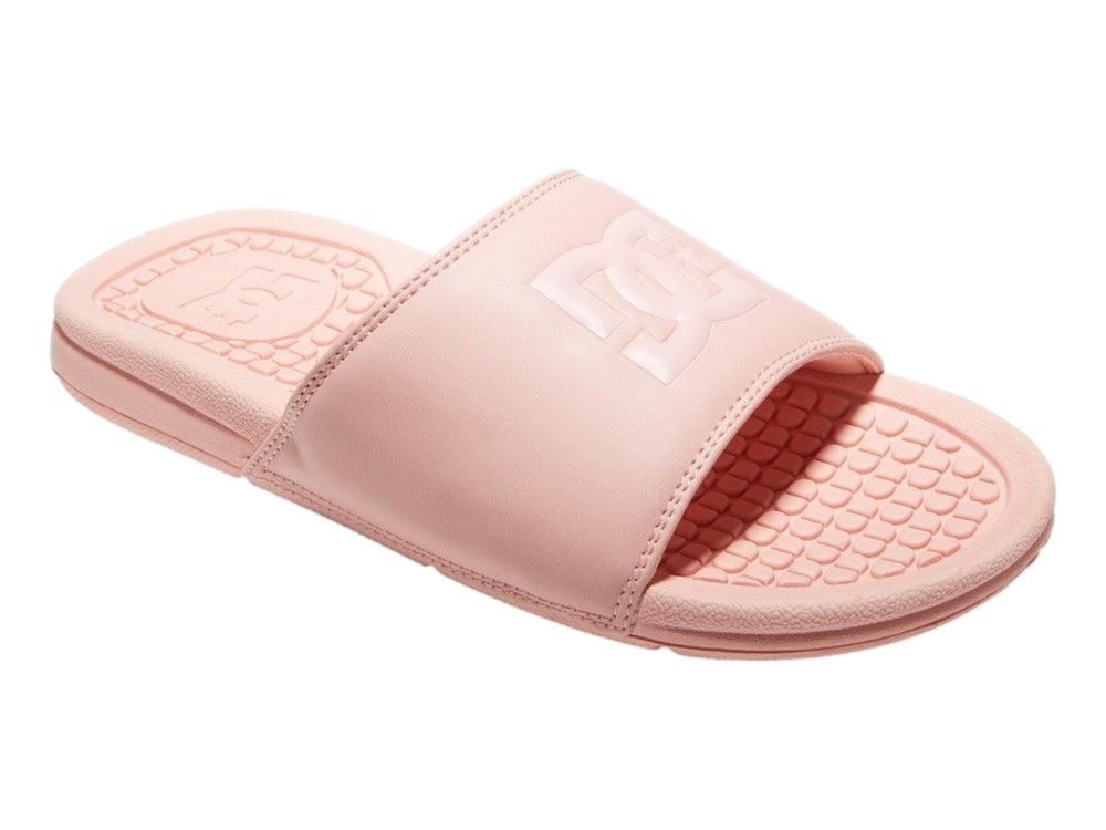 Sandalia deslizable de color rosa con correa ancha y suela texturizada.