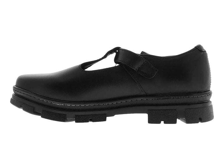 Zapato infantil negro con correa, hebilla plateada y suela track gruesa.