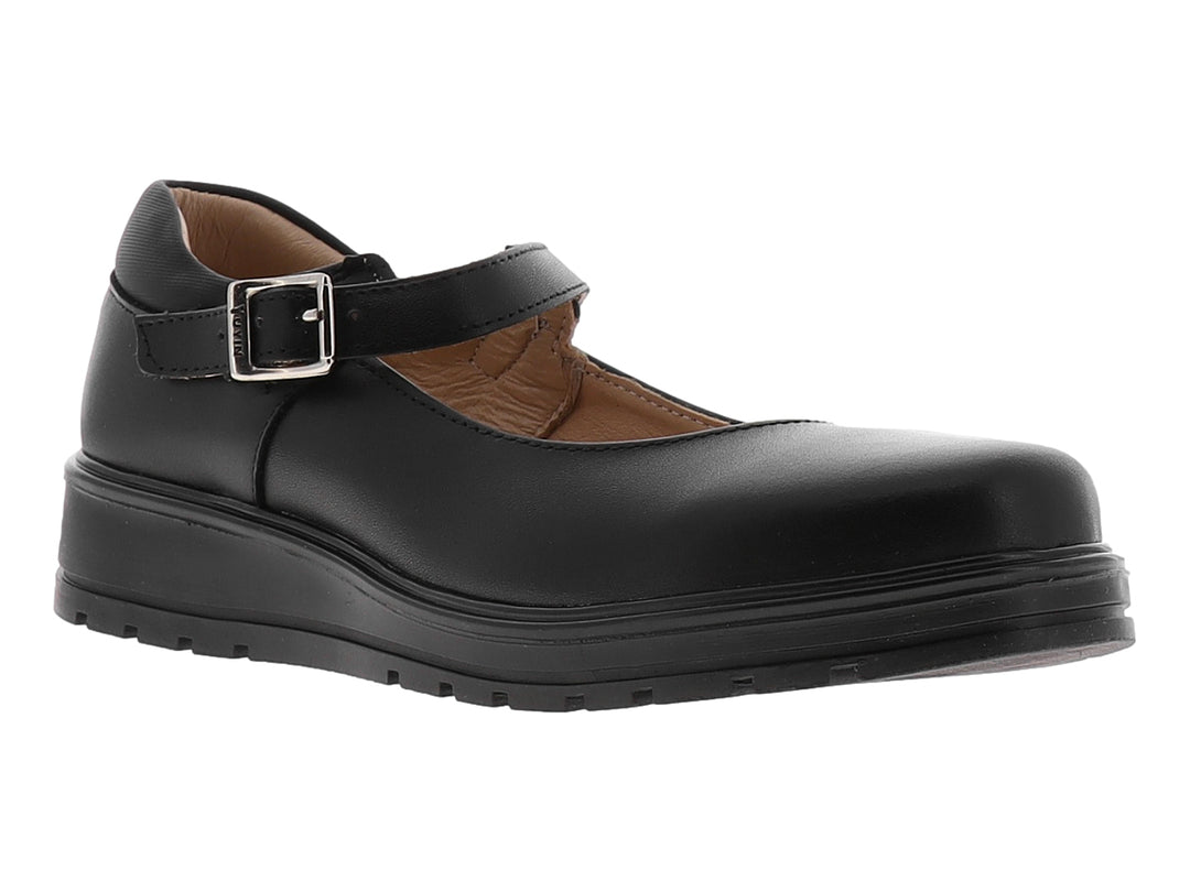 Zapato infantil modelo Mary Jane en color negro con correa y hebilla plateada sobre fondo blanco.