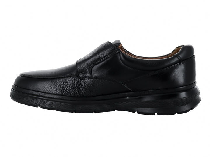 Zapato casual para Hombre de la marca Quirelli en color negro, fabricado en cuero con cierre de correa y suela cómoda.