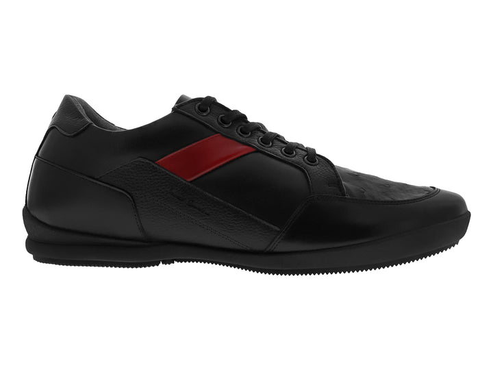 Zapato casual de cuero negro con detalle en rojo y textura de avestruz.