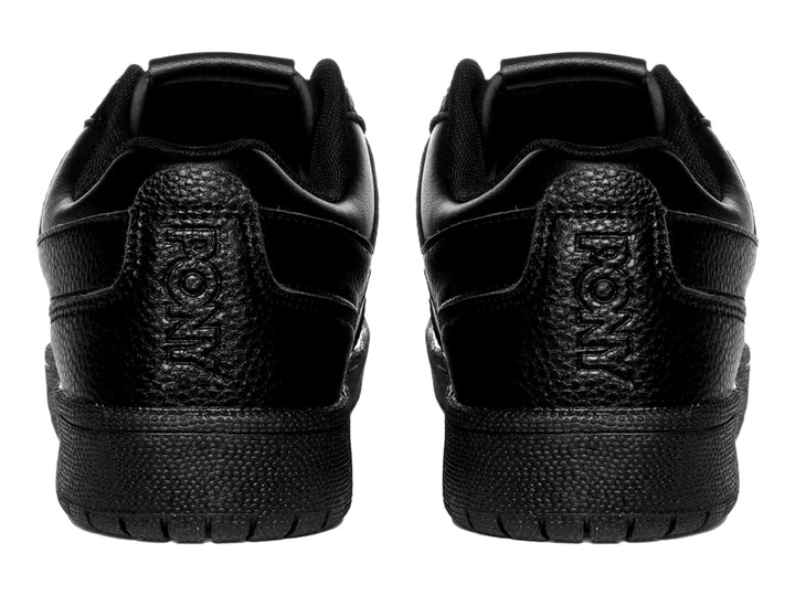 Tenis PONY color negro total con acabado en cuero texturizado y suela gruesa.