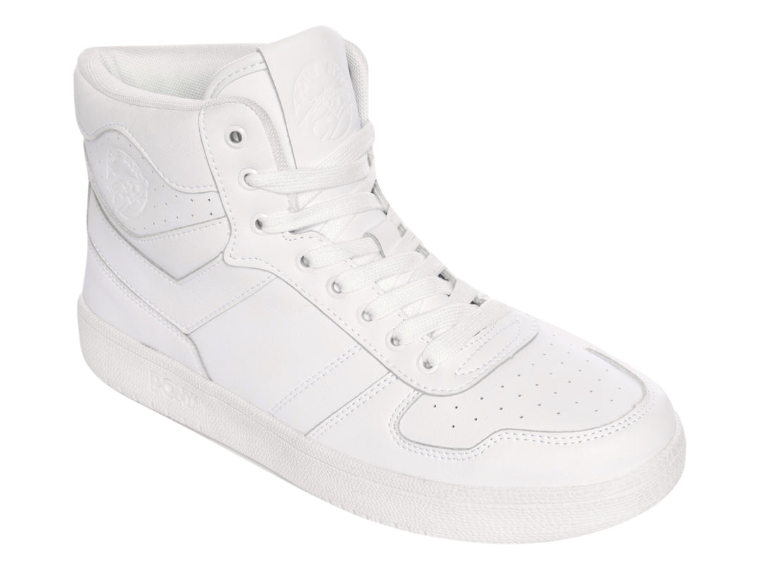 Tenis PONY blancos de corte alto con cordones y suela blanca.