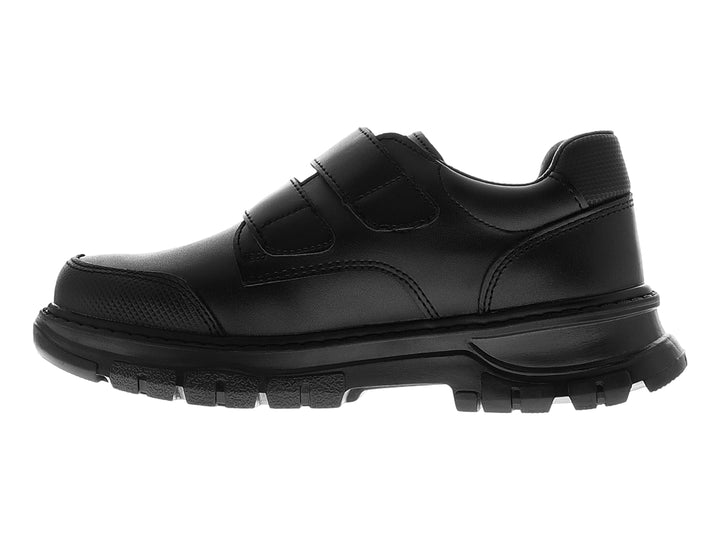 Zapato infantil color negro con cierre de velcro y suela gruesa.