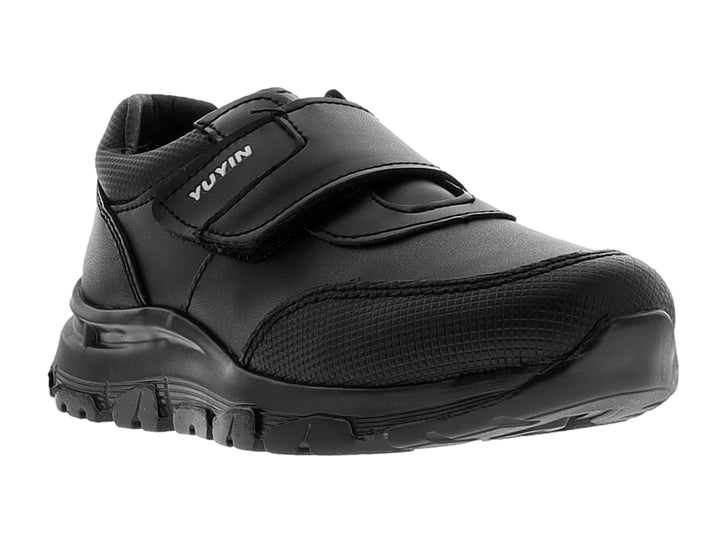 Zapato infantil negro YUYIN con cierre de velcro y suela resistente.