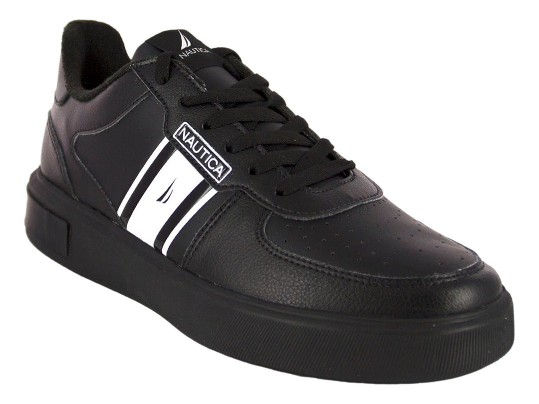 Tenis deportivos Nautica color negro con detalles en blanco y suela plana negra.