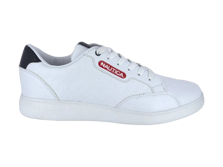 Tenis blancos Nautica con detalles en azul marino y logotipo rojo en el lateral.