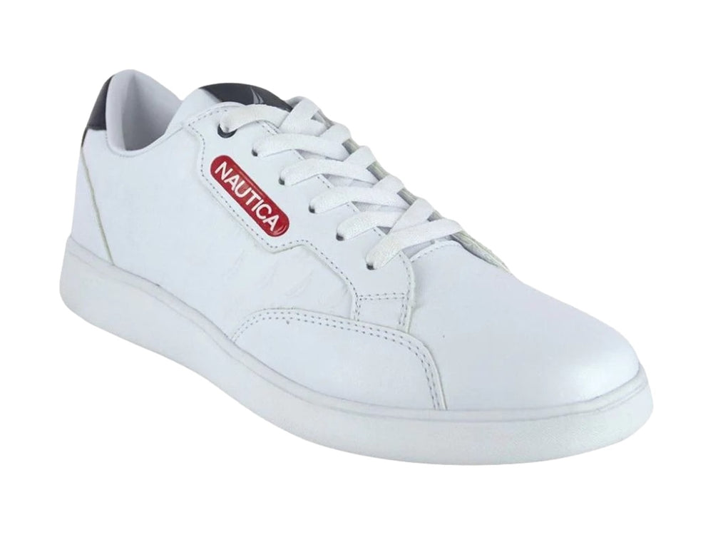 Tenis blancos Nautica con detalles en azul marino y logotipo rojo en el lateral.