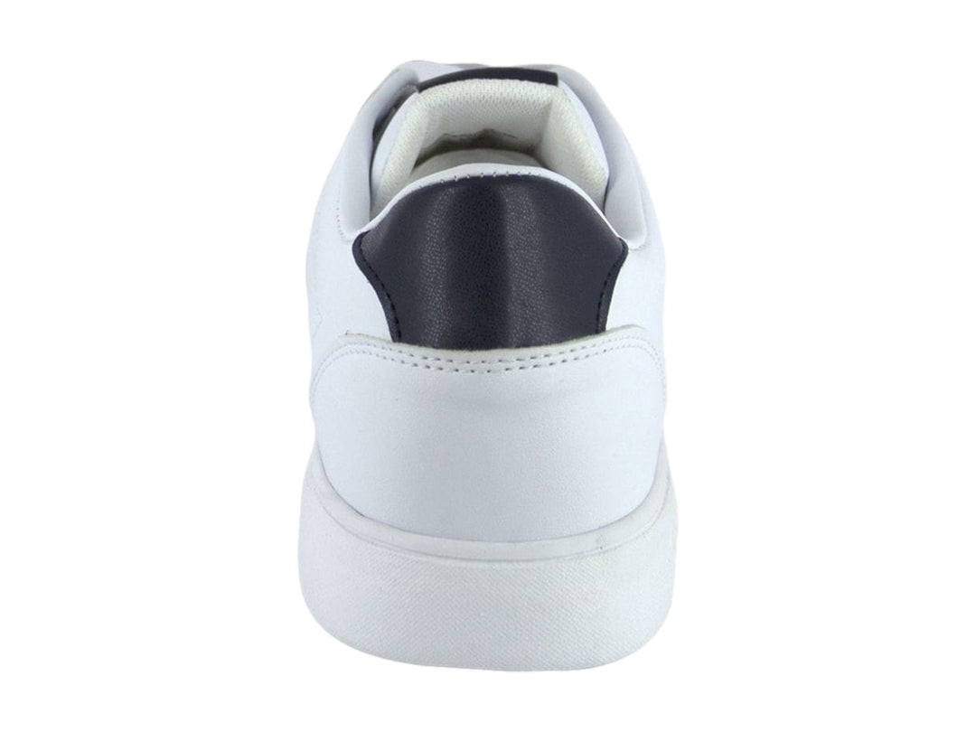 Tenis blancos Nautica con detalles en azul marino y logotipo rojo en el lateral.