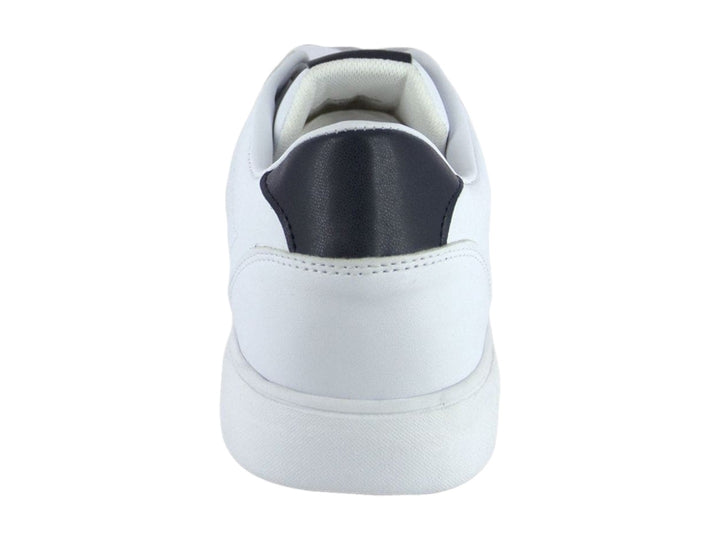 Tenis blancos Nautica con detalles en azul marino y logotipo rojo en el lateral.