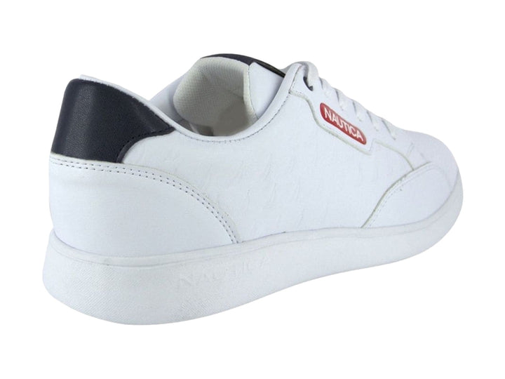 Tenis blancos Nautica con detalles en azul marino y logotipo rojo en el lateral.