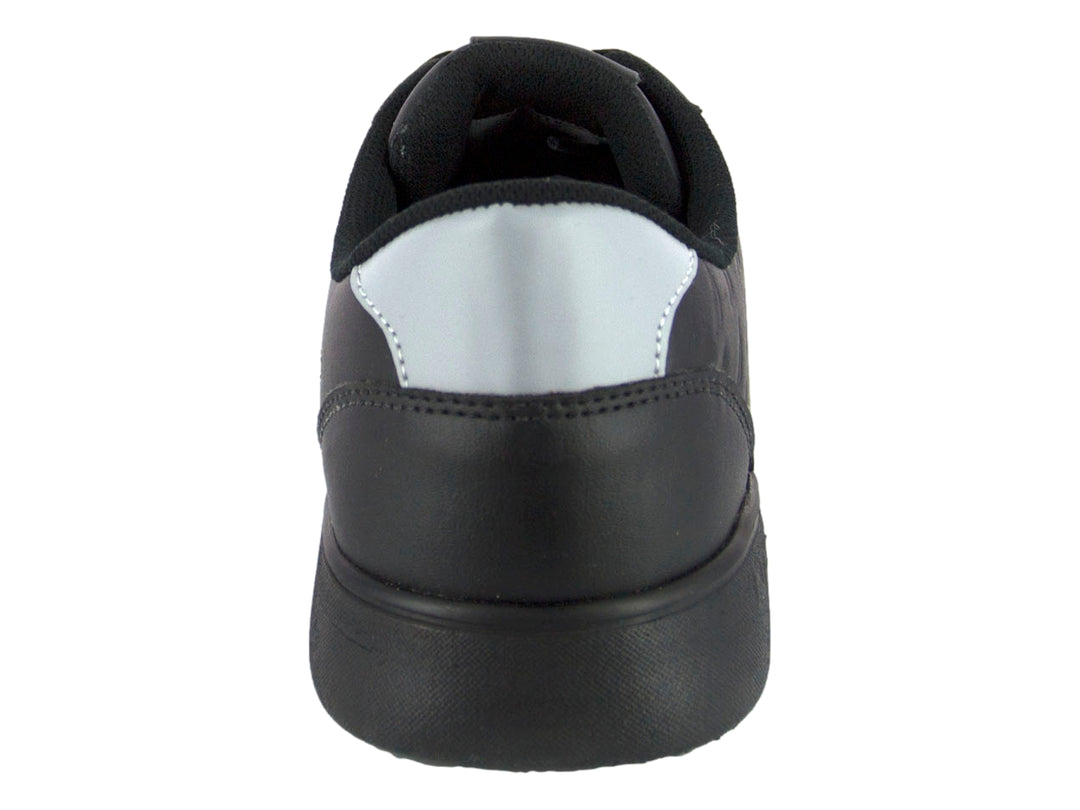 Tenis deportivos color negro de la marca Nautica con detalle gris en el talón y textura en el cuerpo.