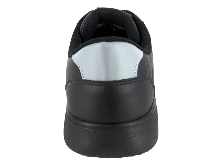 Tenis deportivos color negro de la marca Nautica con detalle gris en el talón y textura en el cuerpo.