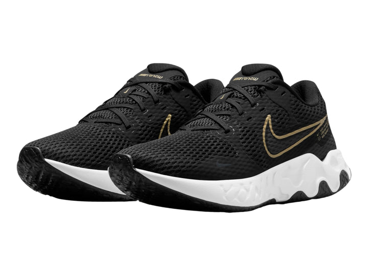 Tenis deportivos Nike Renew Ride 2 color negro con suela blanca y logotipo dorado.