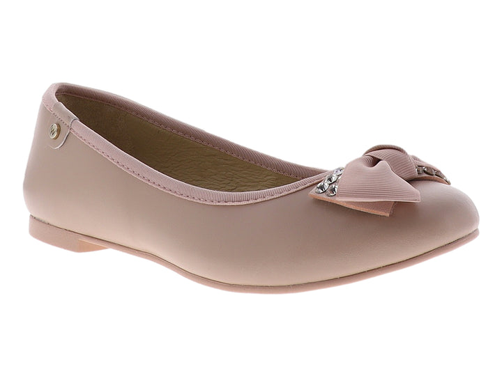 Zapato plano color nude con moño y detalles brillantes en la punta.
