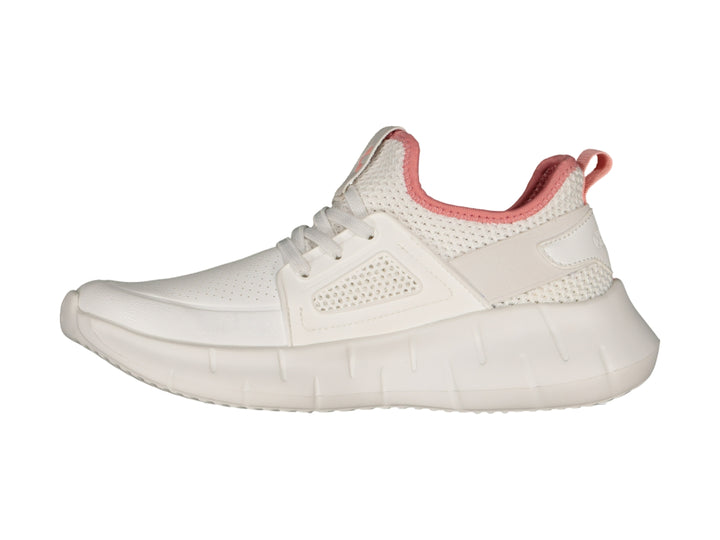 Tenis deportivos Charly color blanco con detalles en rosa en el cuello y lengüeta.