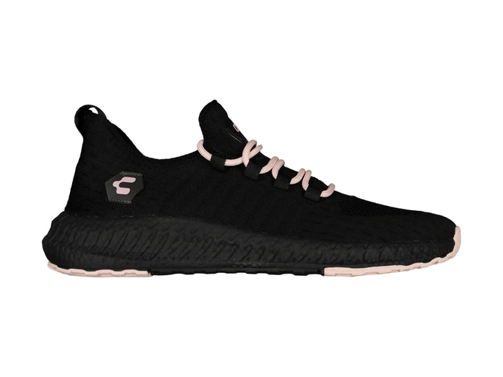 Tenis deportivos Charly color negro con detalles y cordones en rosa.