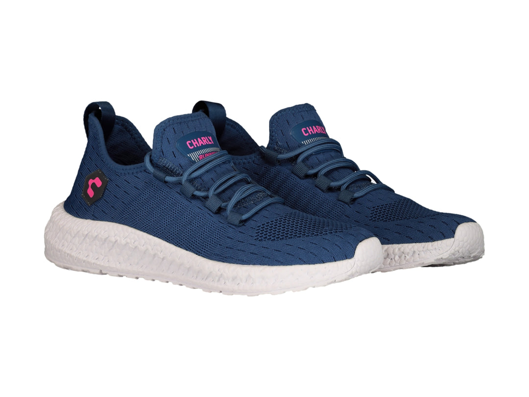 Tenis deportivos Charly en color azul con suela blanca y detalles en rosa.