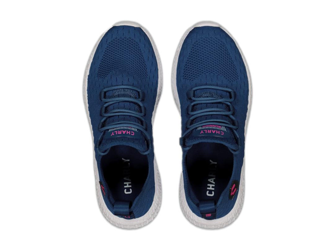 Tenis deportivos Charly en color azul con suela blanca y detalles en rosa.