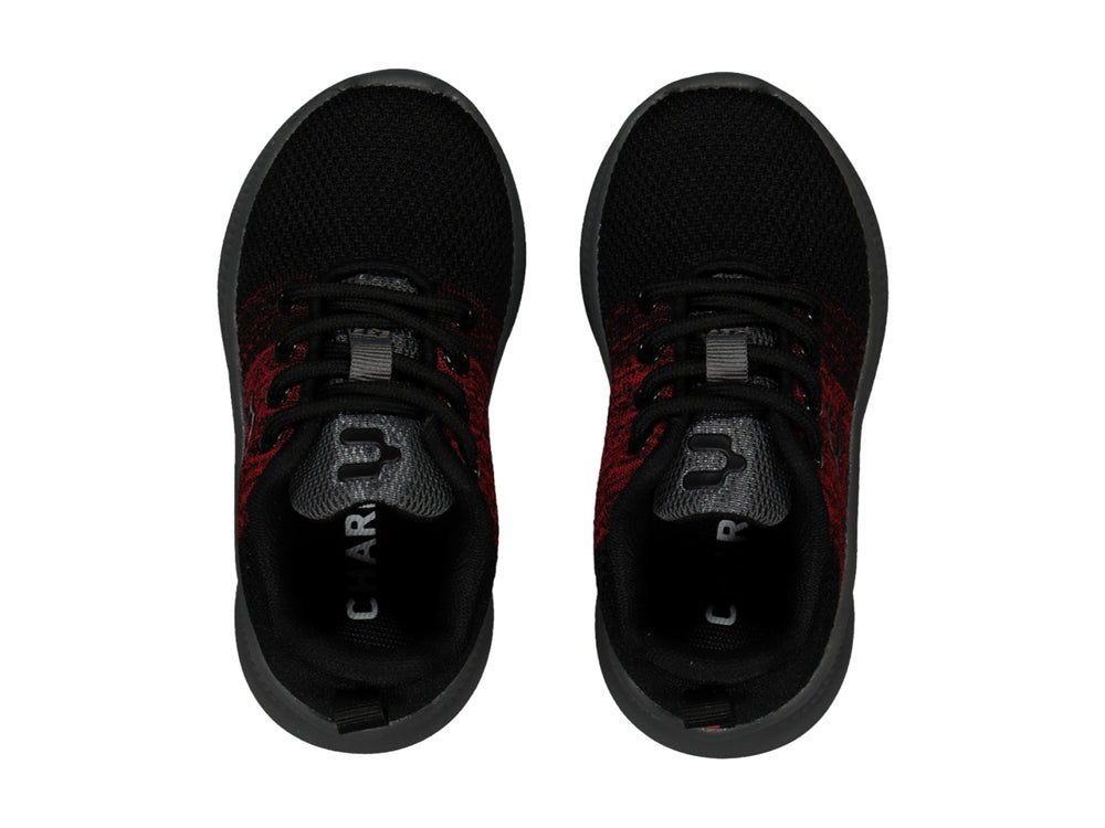 Tenis deportivos Charly color negro y rojo con suela gris y acabado en tejido.