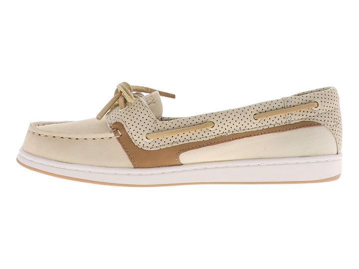 Zapato casual náutico Sperry color beige con detalles en marrón y suela blanca.