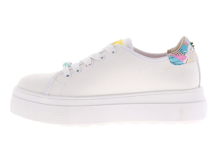 Tenis casuales blancos para niño o niña con suela de plataforma y detalles en colores pastel.