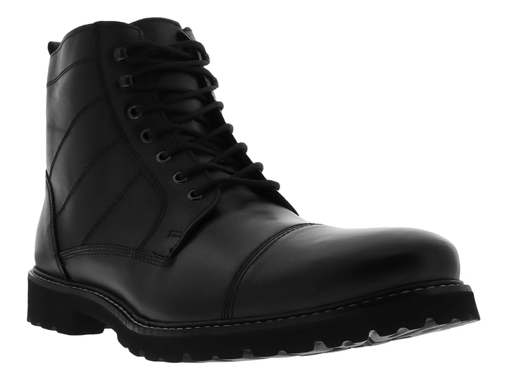Botina casual para hombre en piel color negro con agujetas y suela track.