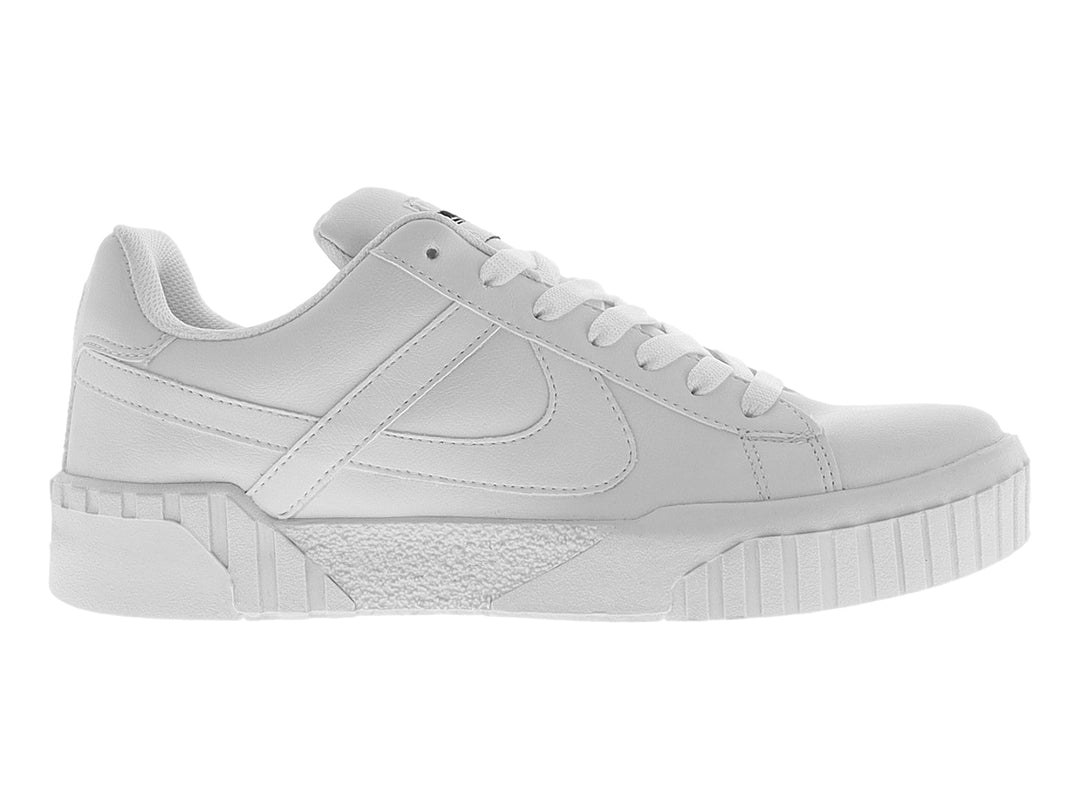 Tenis blancos PANAM con suela de plataforma gruesa y acanalada.