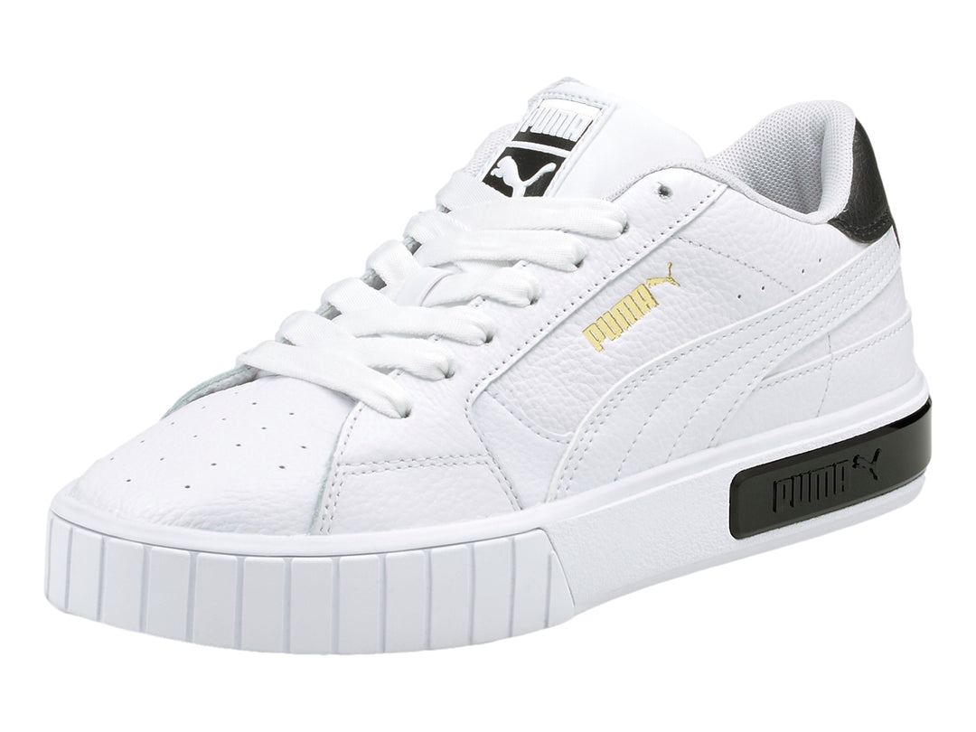 Tenis PUMA Cali Star color blanco con detalles negros en el talón y la suela.