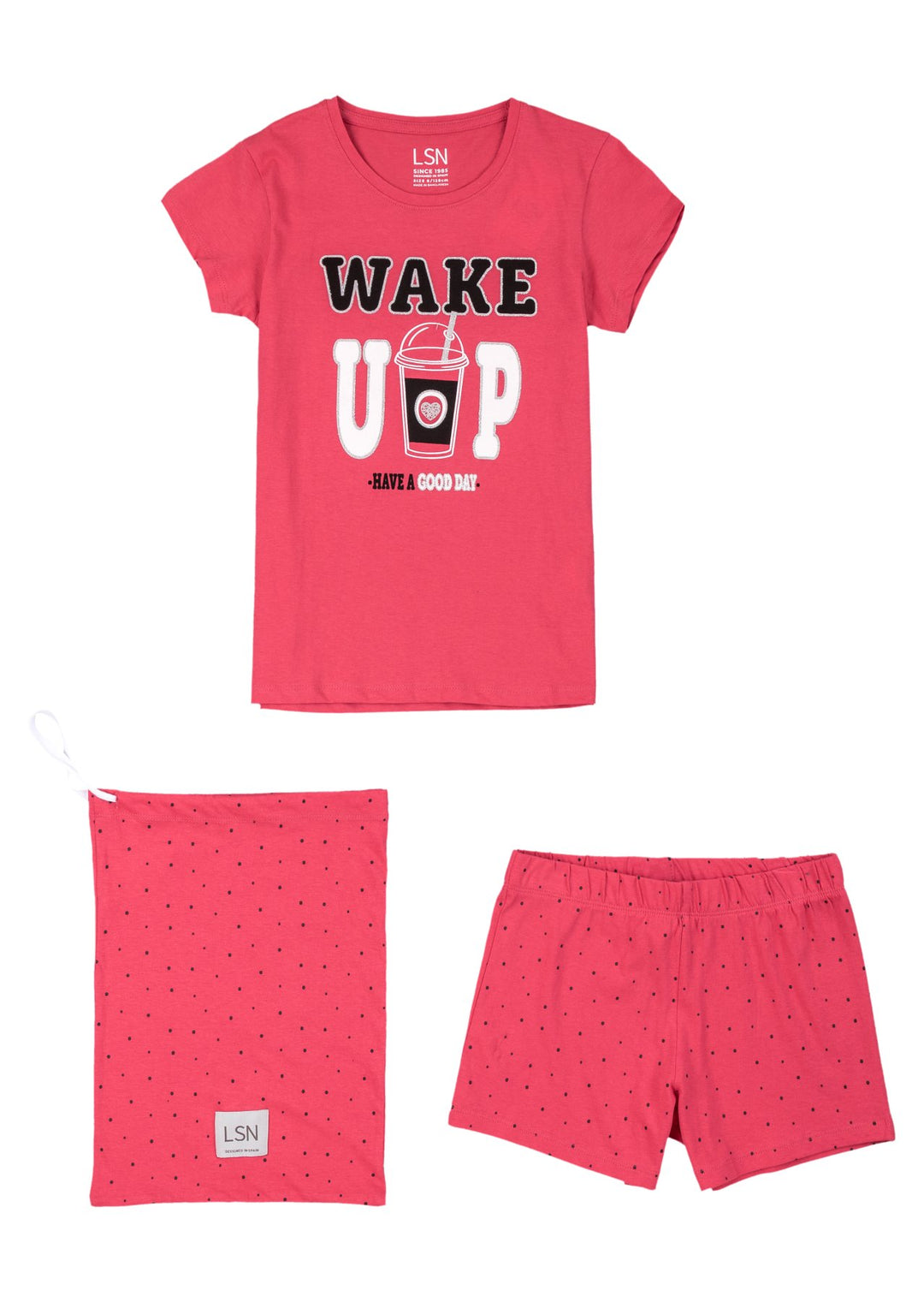 Conjunto de pijama color fresa obscuro con camiseta con estampado y short con puntos.