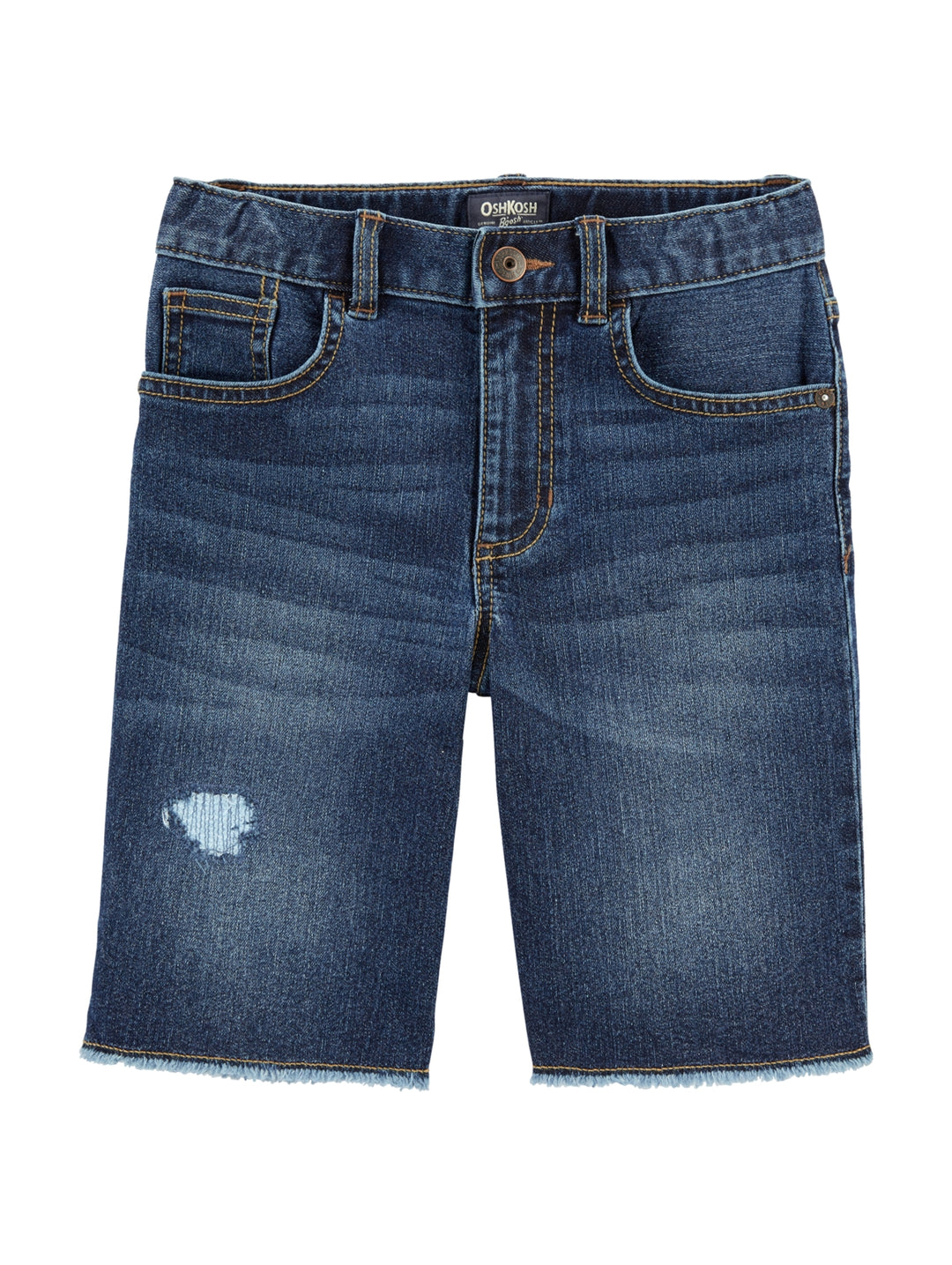 Bermuda de mezclilla azul para niño con efecto desgastado en la pierna y costuras en color naranja.