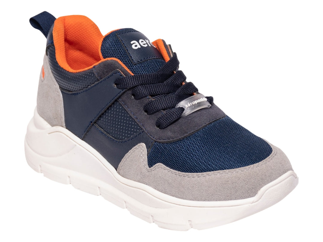 Tenis deportivos Aeropostale para niño en colores azul, gris y blanco con interior naranja.