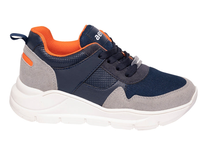 Tenis deportivos Aeropostale para niño en colores azul, gris y blanco con interior naranja.