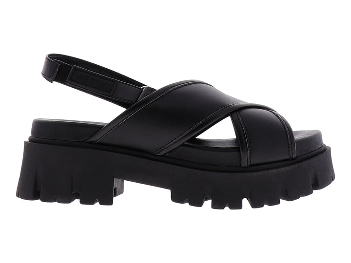 Sandalia negra de plataforma con correas cruzadas y suela gruesa dentada.